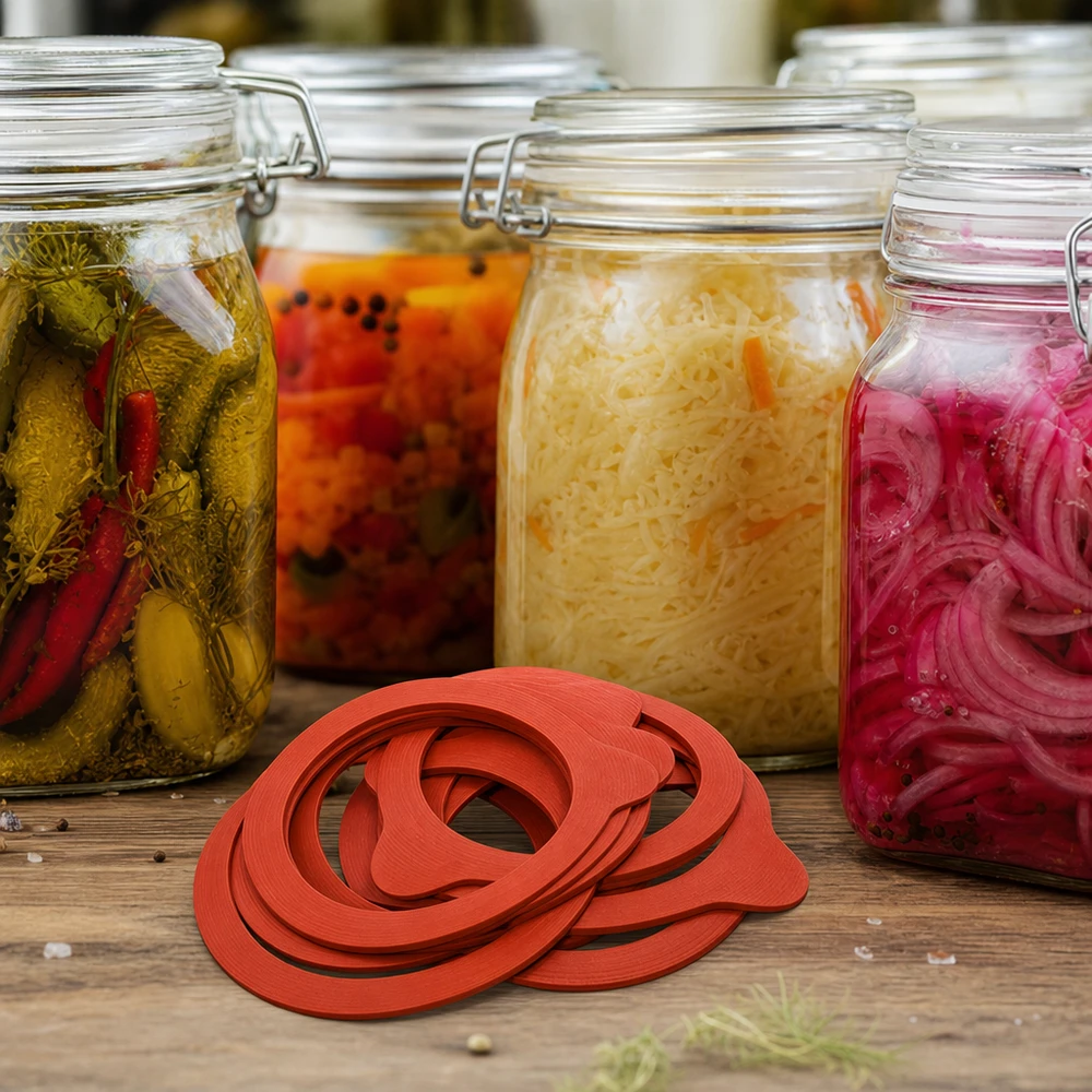 Einkochringe RR60 Naturgummi vor fermentierten Gemüsegläsern Sauerkraut Kimchi eingelegte Gurken Zwiebeln