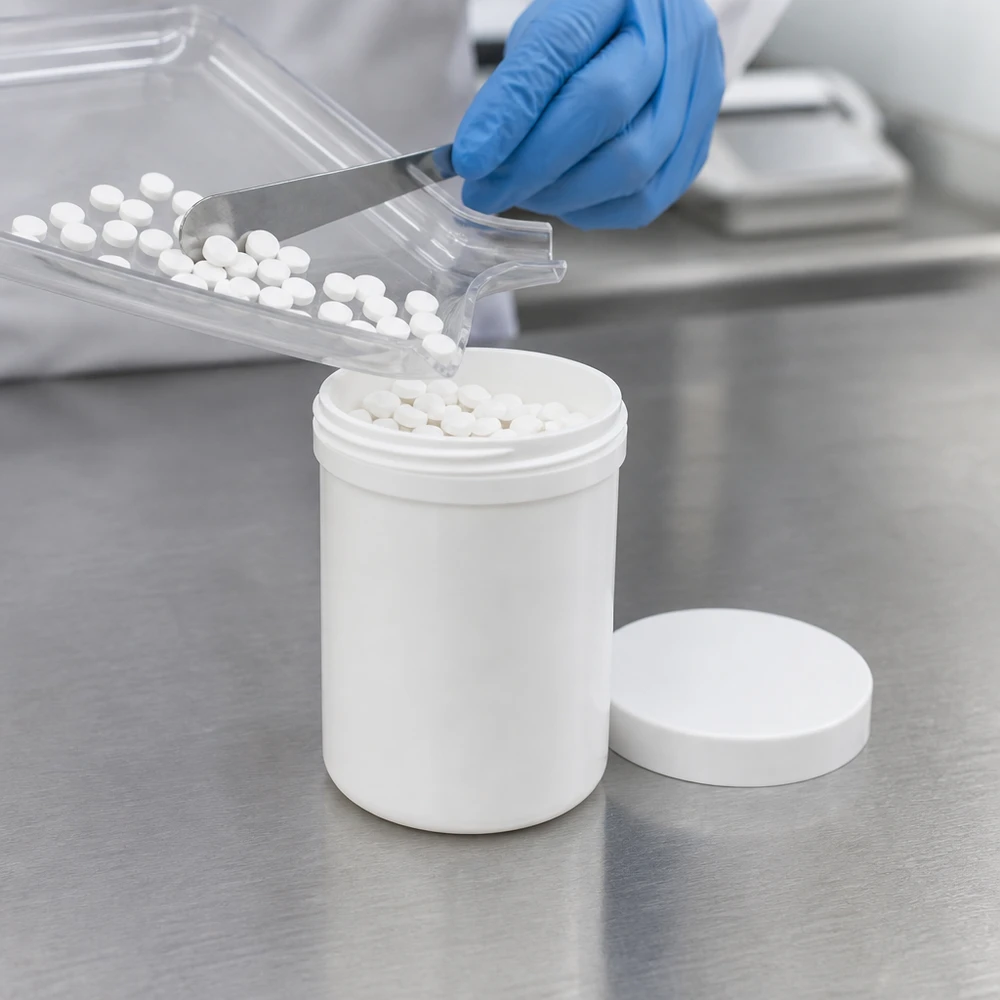 Salbenkruke 150g weiß PP mit Schraubdeckel für pharmazeutische Abfüllung im Fachhandel