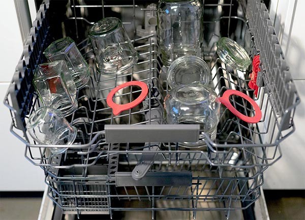 Gläser sterilisieren in der Spülmaschine